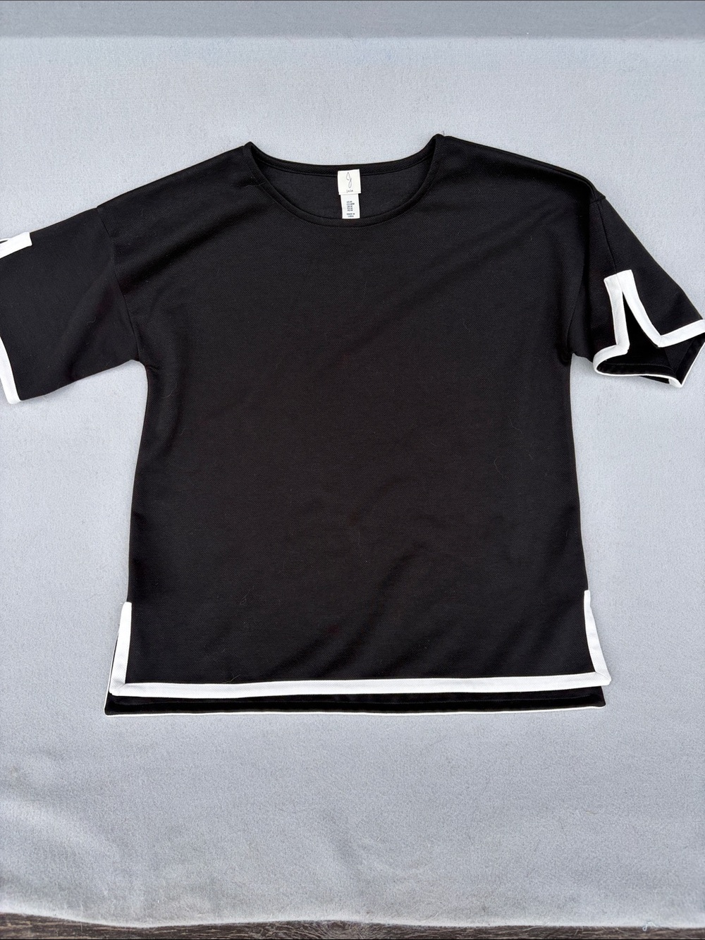 Joie Black Short Sleeve Crew Neck Top with White Label